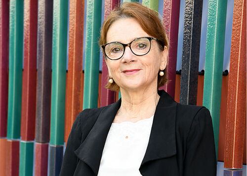 Dagmar Ananou, Inhaberin